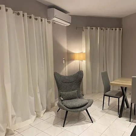 Alyzia Apartment *